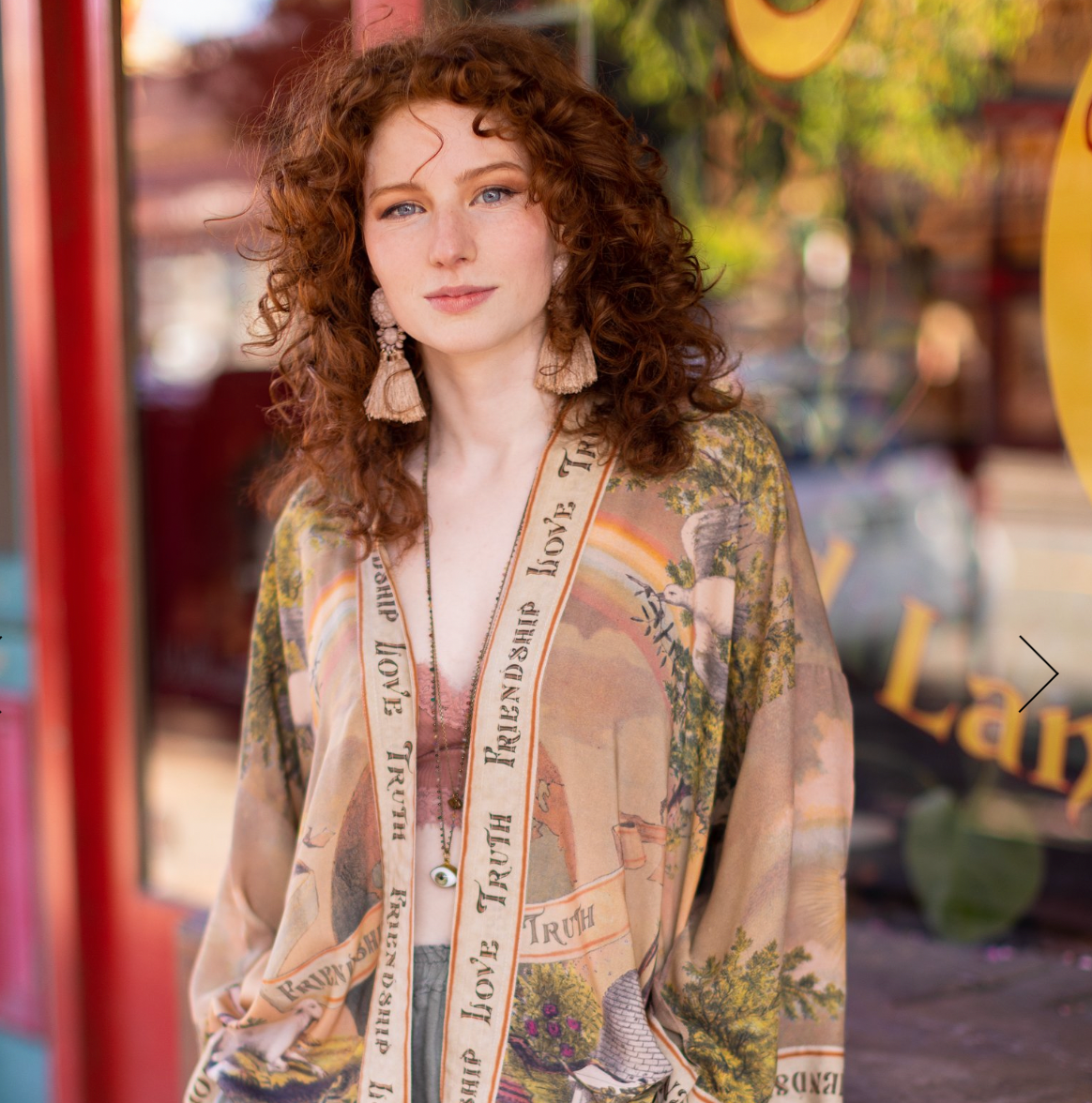 Market of Stars ..... Friendship Love & Truth Vintage cropped kimono