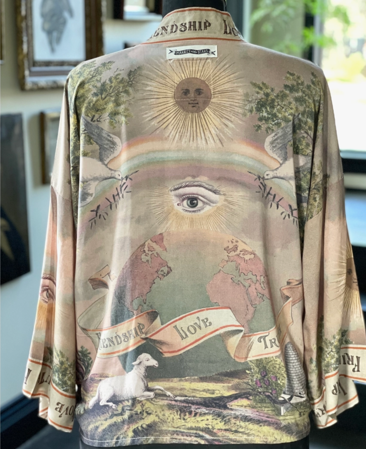 Market of Stars ..... Friendship Love & Truth Vintage cropped kimono