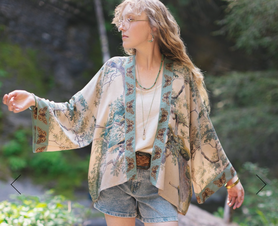 Market of Stars ..... Earth & Sky cropped kimono