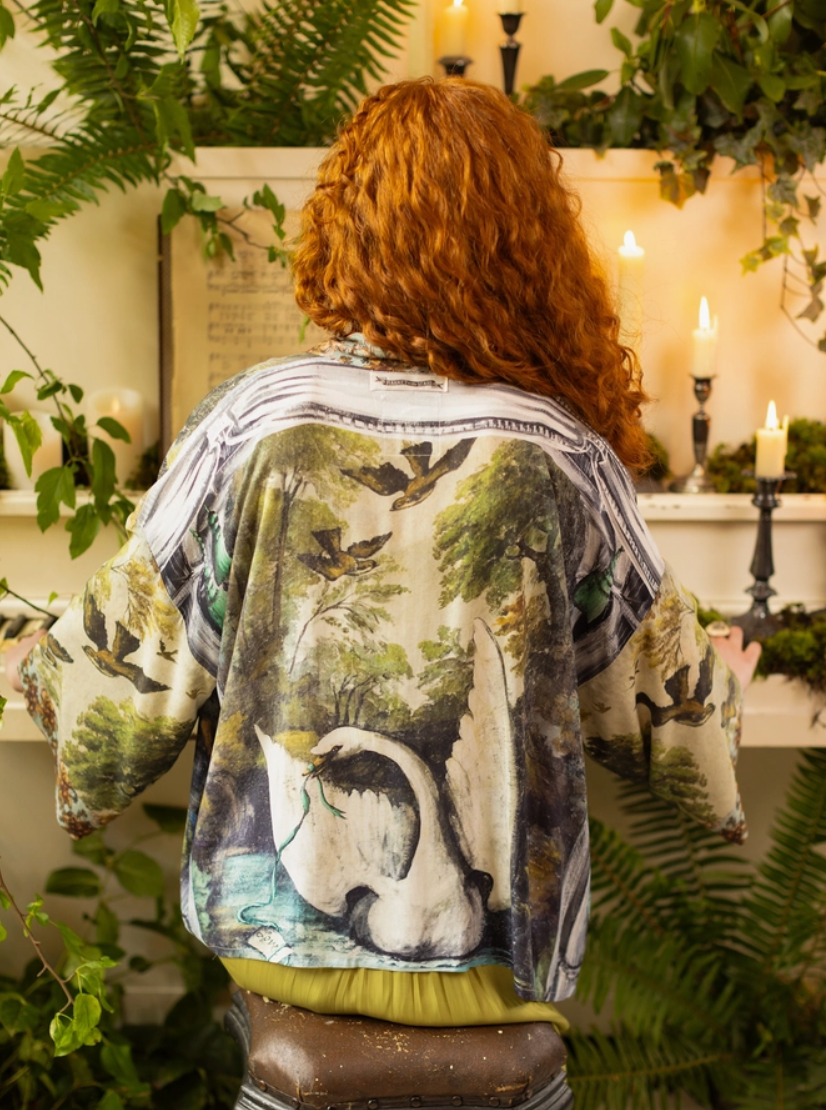 Market of Stars ..... Theatre of Dreams Cropped Kimono