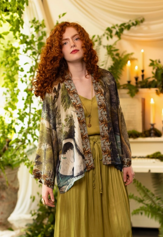 Market of Stars ..... Theatre of Dreams Cropped Kimono